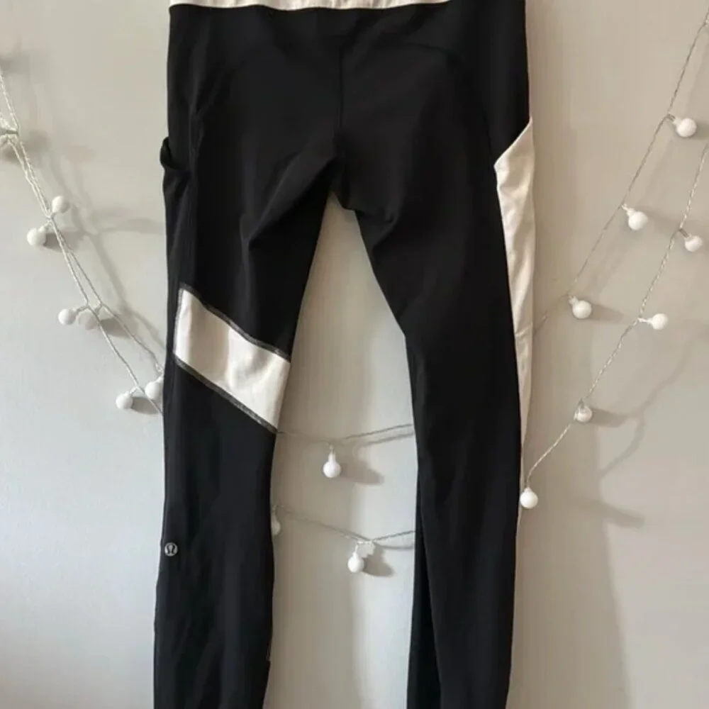 - Lululemon reflective running leggings, white stripes GUC size 6, 93 cm 3…